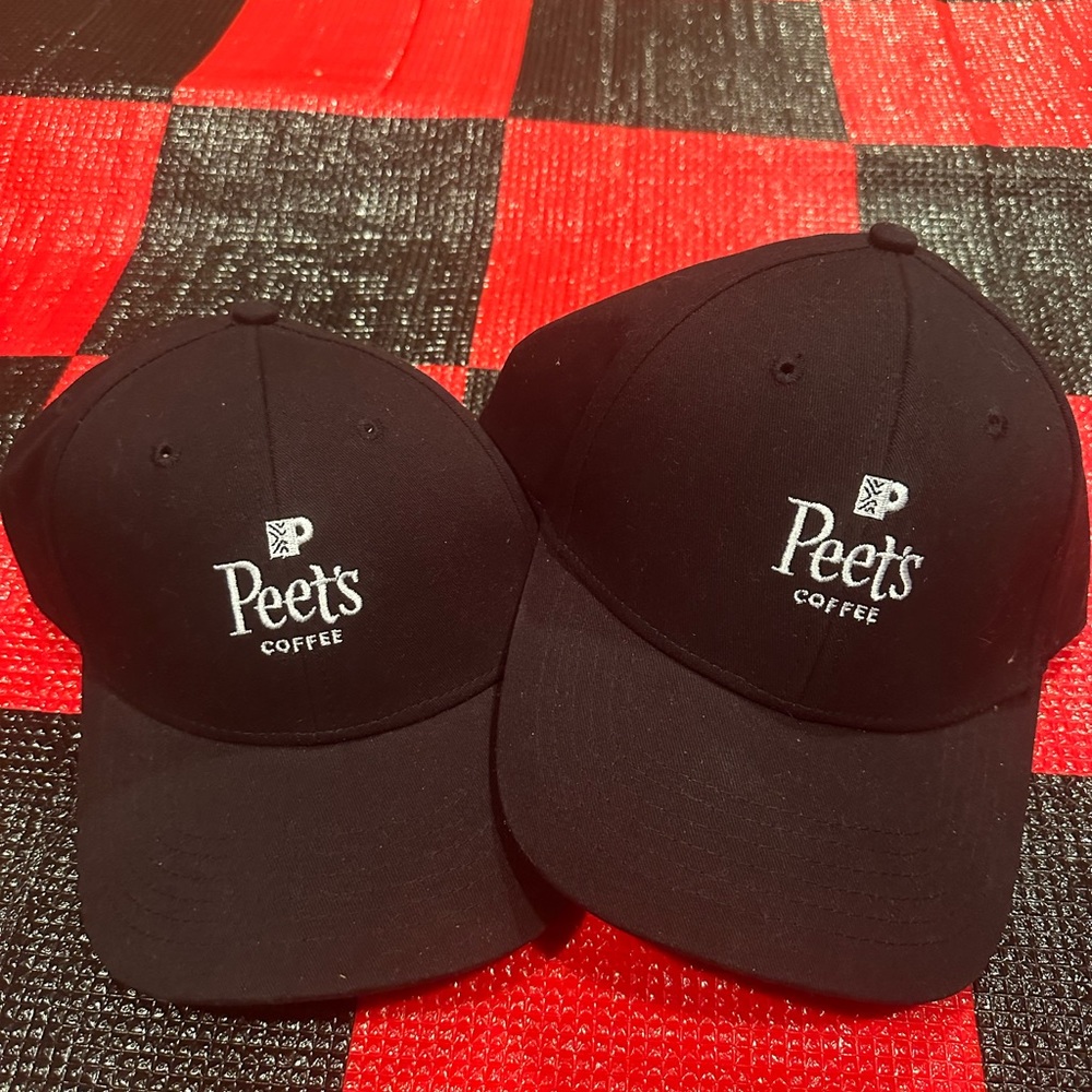 LOT of 2  BLACK P-CUP HAT one size 
Adjustable, Peet’s P-Cup logo ballcap.
B313
